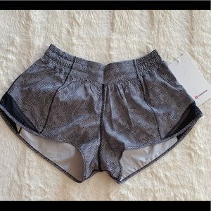 Lululemon Hotty Hot 2.5” *Lined* SW